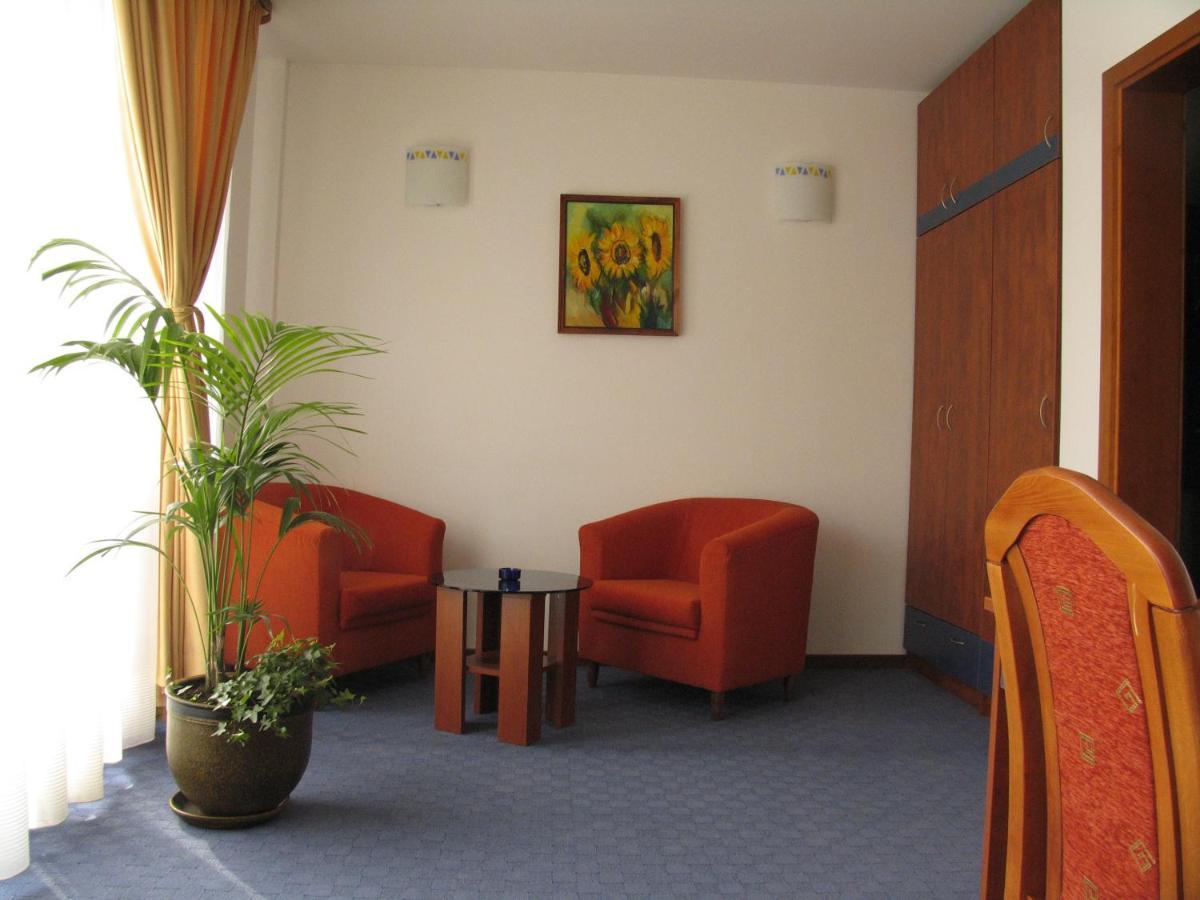 Hotel Latinka Sofia Buitenkant foto